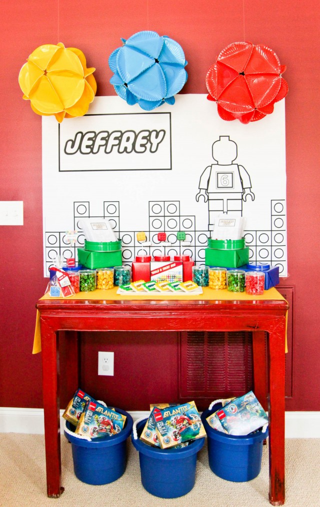 Lego party favor Table